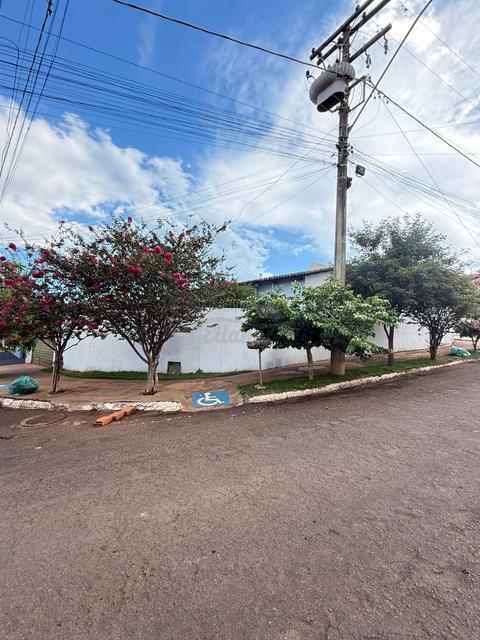 Casa à venda em Jataí, Residencial Bandeirantes, com 3 quartos