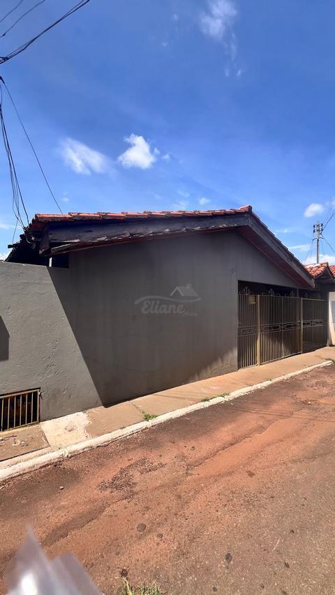 Casa para alugar em Jataí, Setor Iracema, com 3 quartos, com 99.1 m²